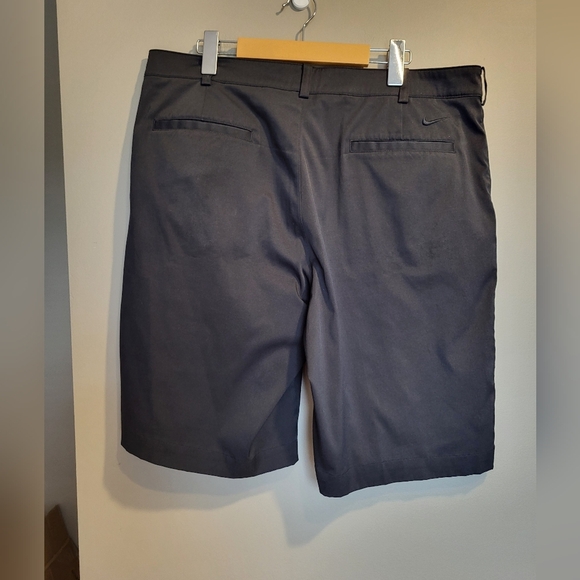 Nike Men Black Golf Shorts, Size 36 - Picture 3 of 6